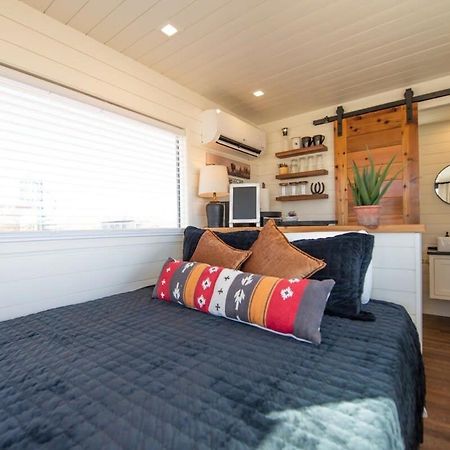 New The Buffalo-Shipping Container In Alpine Bagian luar foto