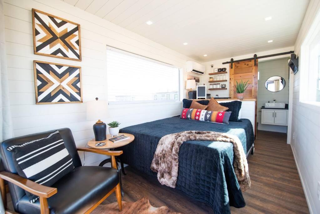 New The Buffalo-Shipping Container In Alpine Bagian luar foto