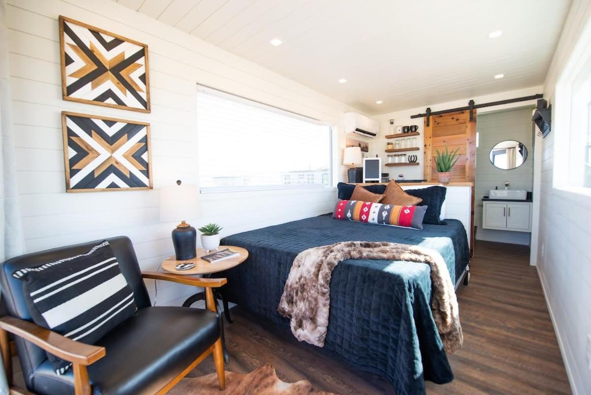 New The Buffalo-Shipping Container In Alpine Bagian luar foto